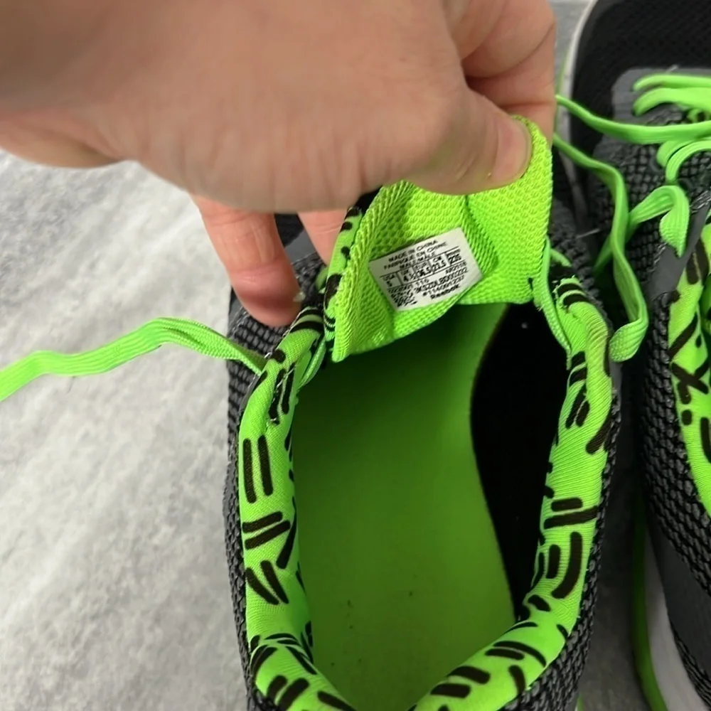 Big Kids size 5Y Reebok black & green sneakers exercise, running, walking, comfy